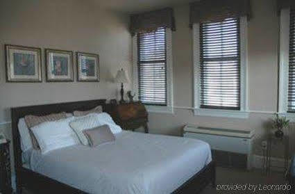 The Temperance House Inn Newtown